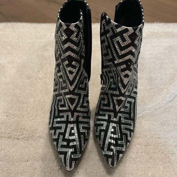 I.N.C EMBELLISHED POINTED TOE BOOTIES IN MULTI - Picture 2 of 4